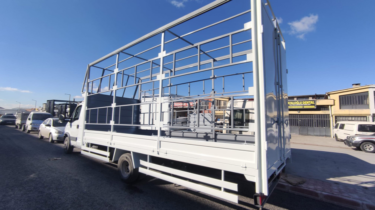 Karoser Malzemeleri ve Üretim Teknolojileri: Taşıtların Evrimindeki Yenilikler